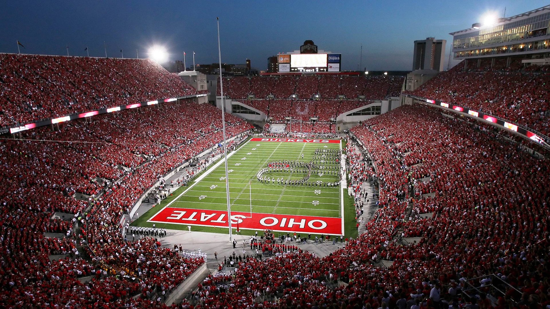 “古城墙环线慢跑圈”对外开放 夜跑群体迅速聚集