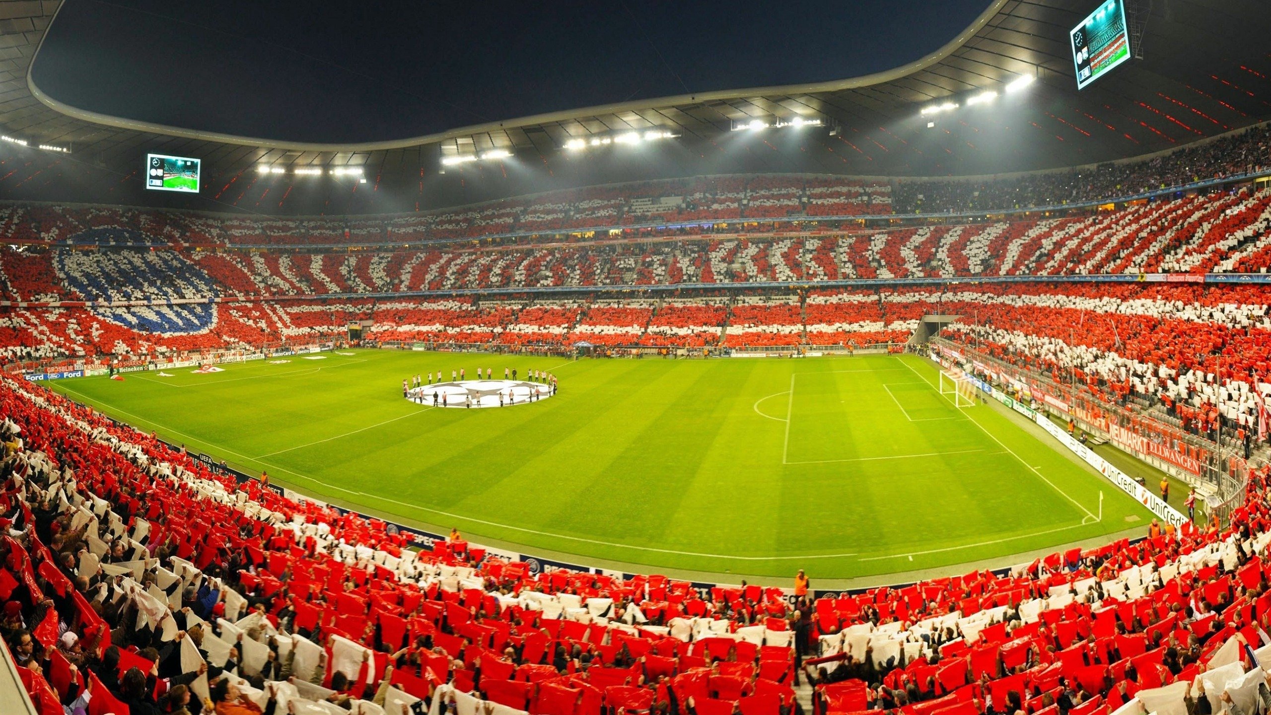 网球丛林主题夜赛 场地灯光与音乐营造沉浸感